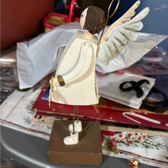 Handcrafted Wooden Angel Figurine with Holly Garland - Picture 4 of 9